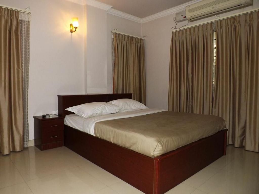 Aston Service Apartment Bangalore Buitenkant foto